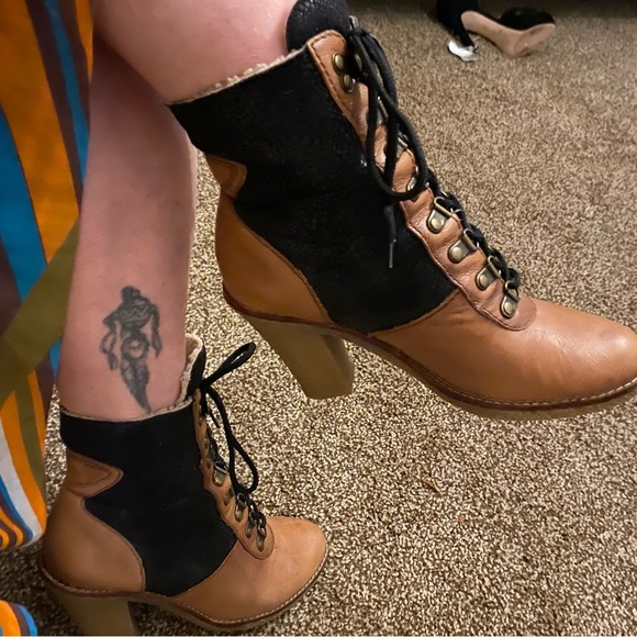 Ladies fur lined boots. Tara soft brown leather boot says size7 fits like 8 - Picture 4 of 16